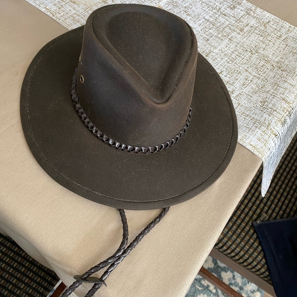 Outback Trading Co. Grizzly Oilskin Hat LIKE NEW